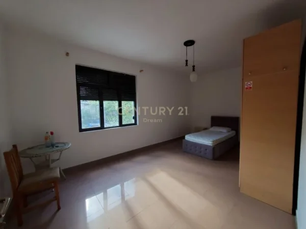 Tirane, jepet me qera zyre Kati 2, 136 m² 650 € (xhanfize keko)