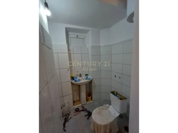 Tirane, jepet me qera ambjent biznesi Kati 0, 45 m² 550 € (rruga e elbasanit)