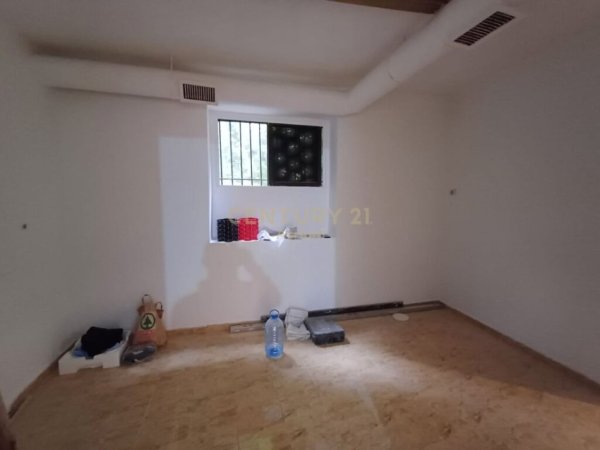 Tirane, jepet me qera ambjent biznesi Kati 0, 45 m² 550 € (rruga e elbasanit)