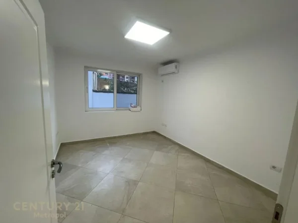 Tirane, jepet me qera ambjent biznesi Kati 1, 120 m² 600 € (qender)