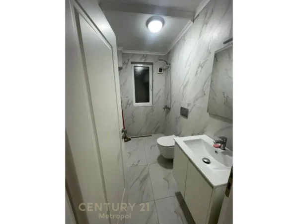 Tirane, jepet me qera ambjent biznesi Kati 1, 120 m² 600 € (qender)