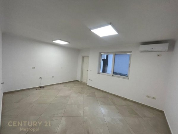 Tirane, jepet me qera ambjent biznesi Kati 1, 120 m² 600 € (qender)