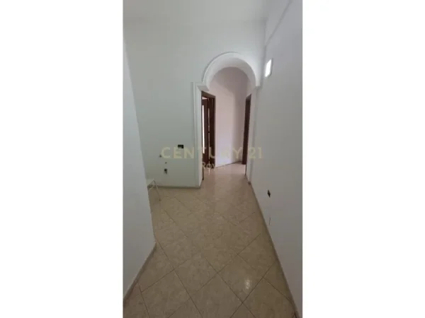 Tirane, jepet me qera apartament 1+1+Aneks Kati 5, 58 m² 500 € (21 dhjetori)