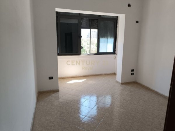 Tirane, jepet me qera apartament 1+1+Aneks Kati 5, 58 m² 500 € (21 dhjetori)