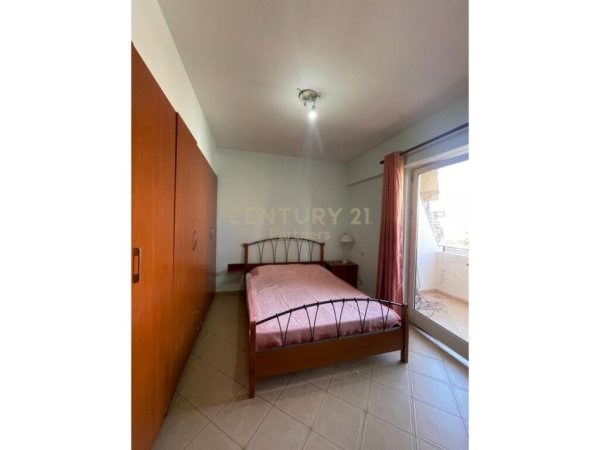Tirane, jepet me qera apartament 1+1 Kati 3, 400 € (21 dhjetori)