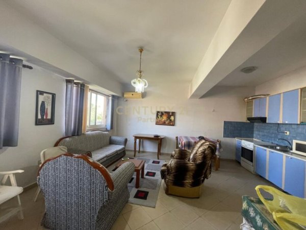 Tirane, jepet me qera apartament 1+1 Kati 3, 400 € (21 dhjetori)