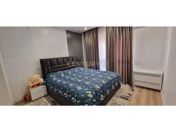 Tirane, jepet me qera apartament 2+1 , 100 m² 1.000 € (rruga e barrikadave)