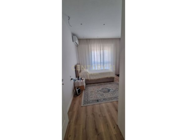 Tirane, jepet me qera apartament 2+1 , 100 m² 1.000 € (rruga e barrikadave)