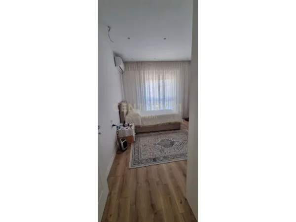 Tirane, jepet me qera apartament 2+1 , 100 m² 1.000 € (rruga e barrikadave)