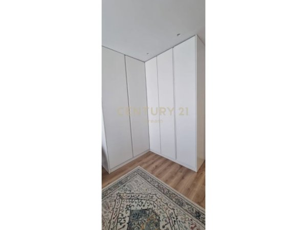 Tirane, jepet me qera apartament 2+1 , 100 m² 1.000 € (rruga e barrikadave)