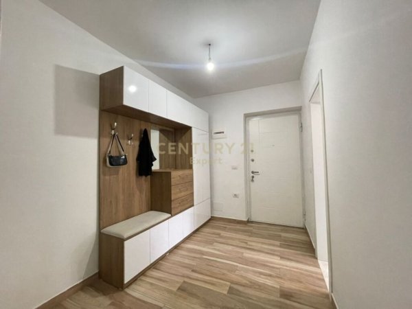 Tirane, jepet me qera apartament 1+1 Kati 3, 57 m² 500 € (ish stacioni trenit)