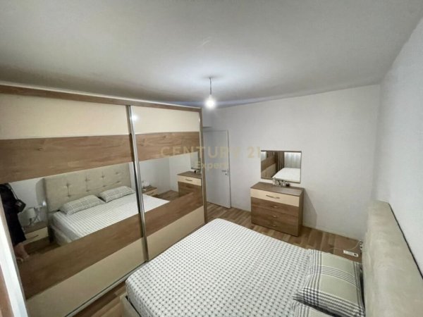 Tirane, jepet me qera apartament 1+1 Kati 3, 57 m² 500 € (ish stacioni trenit)