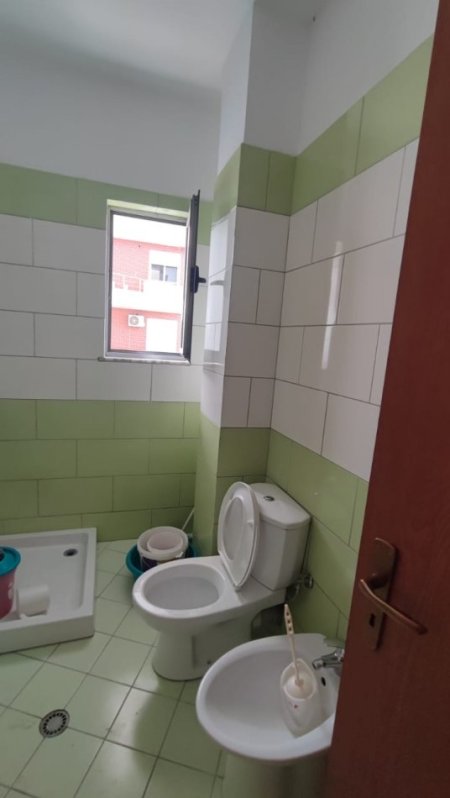 Tirane, jepet me qera apartament 2+1 Kati 6, 85 m² 320 € (Rruga 17-nentori, Casa italia)