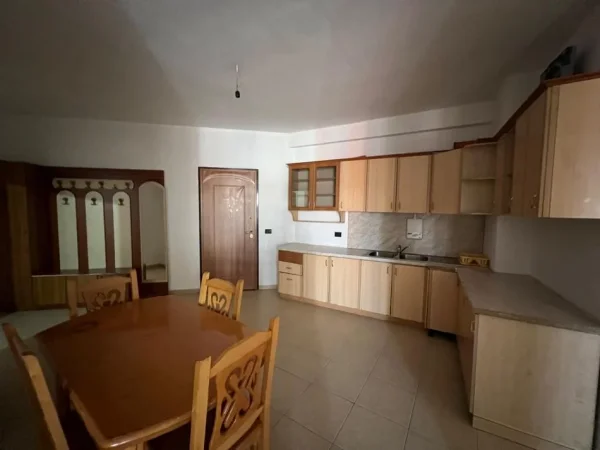 Tirane, jepet me qera apartament 2+1 Kati 8, 85 m² 350 € (Rruga Mikel Maruli)