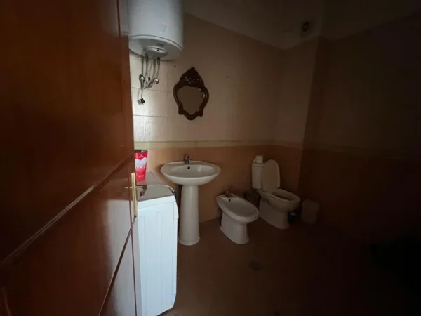 Tirane, jepet me qera apartament 2+1 Kati 8, 85 m² 350 € (Rruga Mikel Maruli)