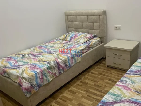 Vlore, jepet me qera apartament+verande | Penthouse 2+1+Ballkon Kati 11, 600 € (PORTI)