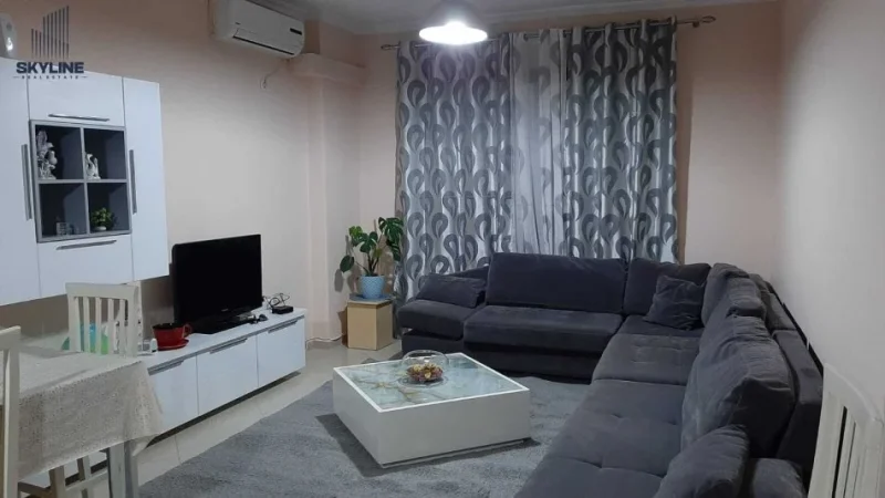 Tirane, jepet me qera apartament 2+1+Ballkon Kati 7, 450 € (Prane Nela 5)