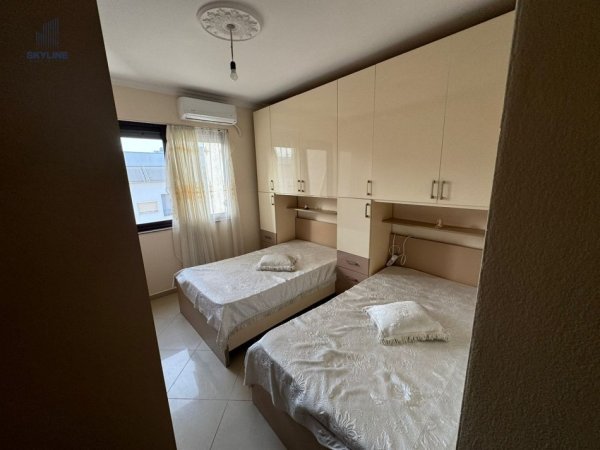 Tirane, jepet me qera apartament 2+1+Ballkon Kati 7, 450 € (Prane Nela 5)