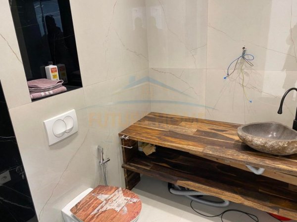 Tirane, jepet me qera ambjent biznesi Kati 7, 110 m² 1.000 € (Ismail Qemali,Bllok)