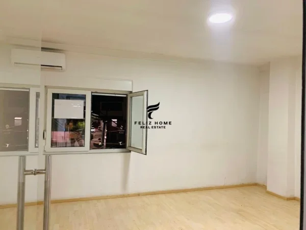 Tirane, jepet me qera apartament 4+1 Kati 2, 140 m² 800 € (RRUGA E DURRESIT)