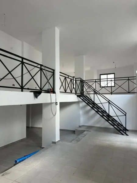 Durres, shitet ambjent biznesi Kati 0, 116 m² (Hekurudha plazh Durres, prane karburant Gega Oil)