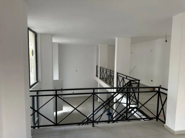 Durres, shitet ambjent biznesi Kati 0, 116 m² (Hekurudha plazh Durres, prane karburant Gega Oil)