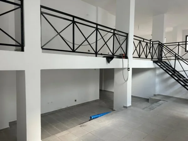 Durres, shitet ambjent biznesi Kati 0, 116 m² (Hekurudha plazh Durres, prane karburant Gega Oil)