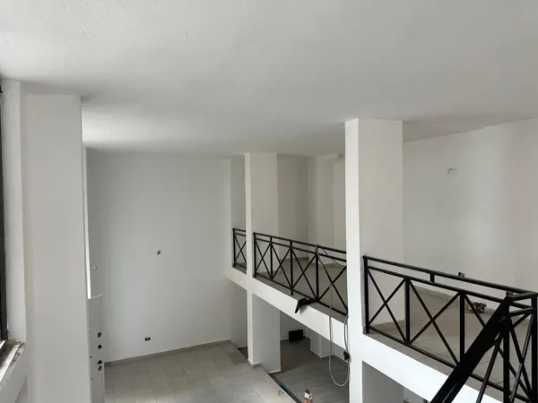 Durres, shitet ambjent biznesi Kati 0, 116 m² (Hekurudha plazh Durres, prane karburant Gega Oil)