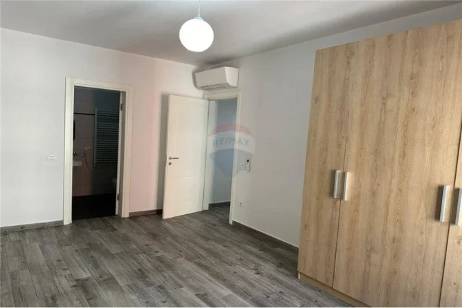 Tirane, jepet me qera apartament Kati 5, 115 m² 700 € (Rruga e Kavajes)