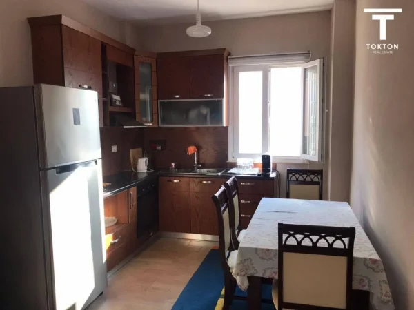 Tirane, shitet apartament 2+1+Ballkon Kati 3, 105 m² 100.000 € (Selite) TT 1075