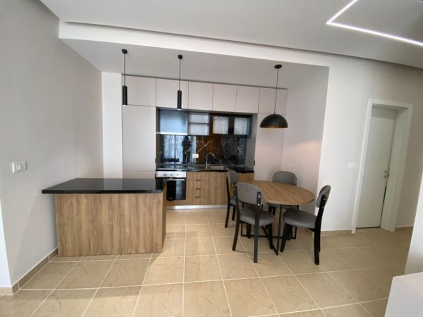 Tirane, jap me qera apartament 2+1+Ballkon Kati 7, 105 m² 750 € (bulevardi i ri)