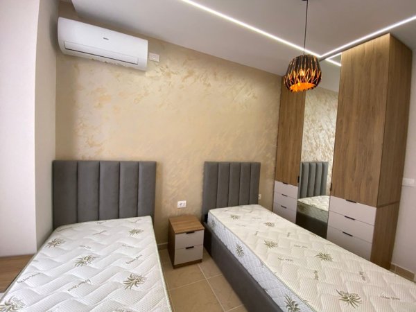 Tirane, jap me qera apartament 2+1+Ballkon Kati 7, 105 m² 750 € (bulevardi i ri)