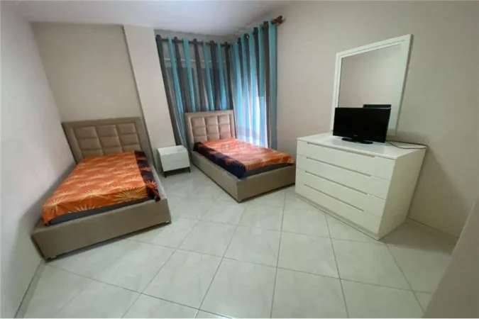 Tirane, jepet me qera apartament 2+1 , 550 € (Rruga e Kavajës, Shqipëri)