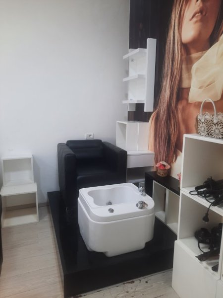 Tirane, shitet aktiviteti biznesi Parukeri Kati 1, 100 m² 22.000 € (Nikolla Tupe,Tirane)