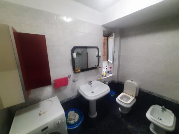 Tirane, jepet me qera apartament 2+1 Kati 1, 75 m² 500 € (Gjergj Fishta)