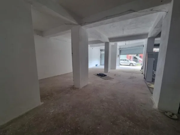Tirane, jepet me qera ambjent biznesi Kati 0, 170 m² 550 € (FRESK)