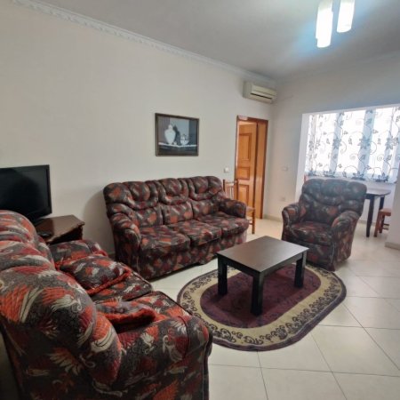Tirane, jepet me qera apartament 1+1+Ballkon Kati 4, 55 m² 400 € (RRUGA E DIBRES)