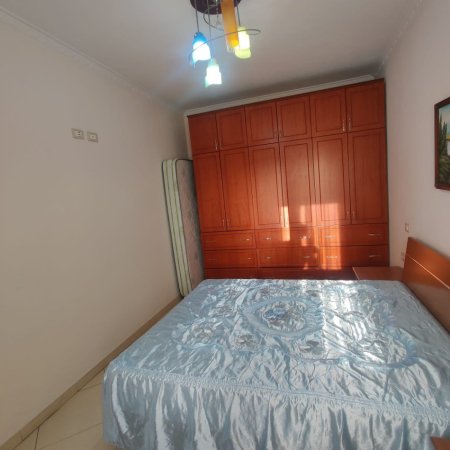 Tirane, jepet me qera apartament 1+1+Ballkon Kati 4, 55 m² 400 € (RRUGA E DIBRES)