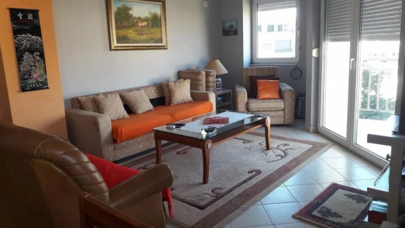 Tirane, jepet me qera apartament 2+1 Kati 8, 90 m² 700 € (RRUGA E ELBASANIT)
