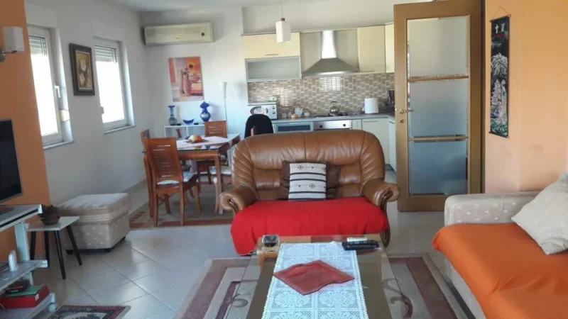 Tirane, jepet me qera apartament 2+1 Kati 8, 90 m² 700 € (RRUGA E ELBASANIT)