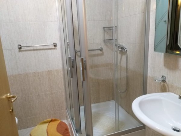 Tirane, jepet me qera apartament 2+1 Kati 8, 90 m² 700 € (RRUGA E ELBASANIT)