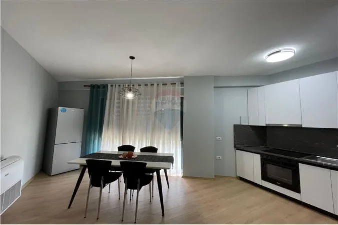 Tirane, jepet me qera apartament 2+1 , 77 m² 500 € (Fusha e Aviacionit)