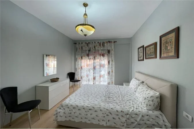 Tirane, jepet me qera apartament 2+1 , 77 m² 500 € (Fusha e Aviacionit)
