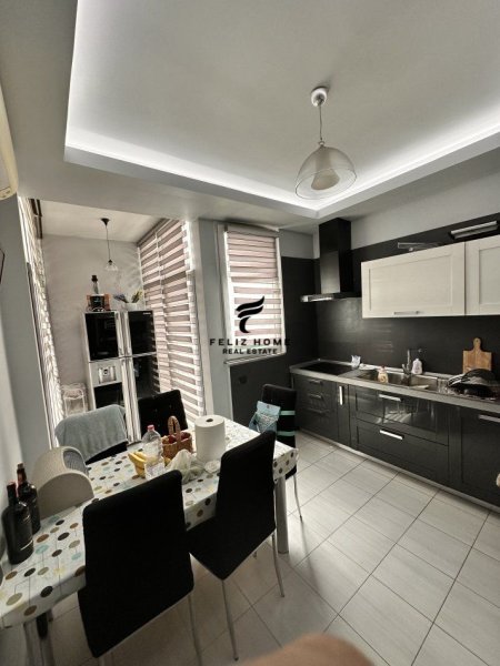 Tirane, jepet me qera apartament 3+1 Kati 7, 156 m² 400.000 € (KOMUNA E PARISIT)