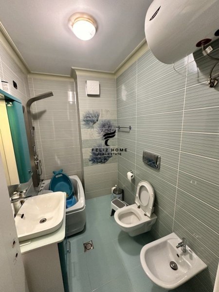 Tirane, jepet me qera apartament 3+1 Kati 7, 156 m² 400.000 € (KOMUNA E PARISIT)