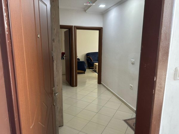 Tirane, jepet me qera apartament 1+1 Kati 3, 65 m² 400 € (rruga e dibres)