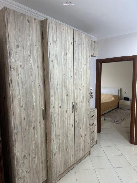 Tirane, jepet me qera apartament 1+1 Kati 3, 65 m² 400 € (rruga e dibres)