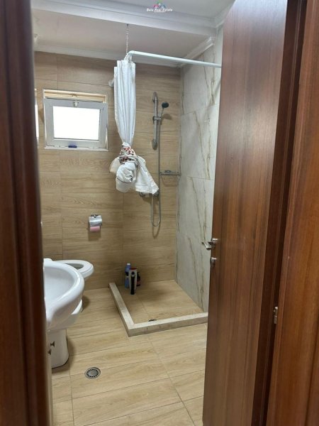 Tirane, jepet me qera apartament 1+1 Kati 3, 65 m² 400 € (rruga e dibres)
