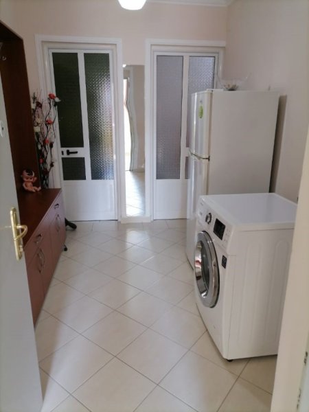 Tirane, jepet me qera apartament 2+1 Kati 5, 70 m² 400 € (brryli)