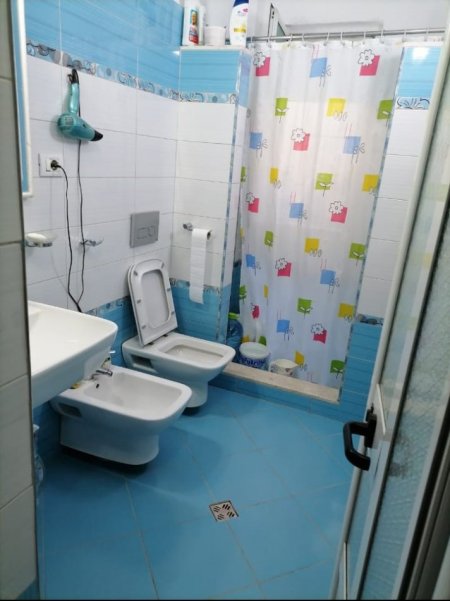 Tirane, jepet me qera apartament 2+1 Kati 5, 70 m² 400 € (brryli)